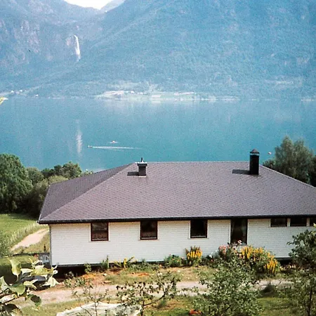 Two-bedroom Holiday In Høyheimsvik