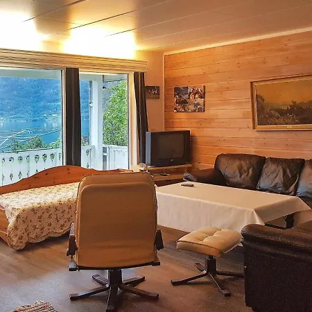 Two-bedroom Holiday In Lejlighed Høyheimsvik