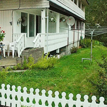 Two-bedroom Holiday In Lejlighed Høyheimsvik